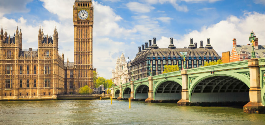 Golf-in-Big-Ben-And-Houses-Of-Parliament-London-England