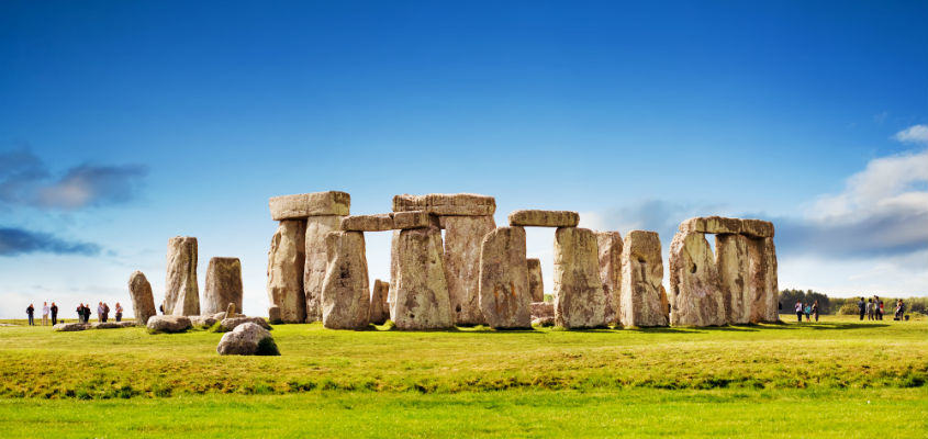 Golf-in-Stonehenge-England