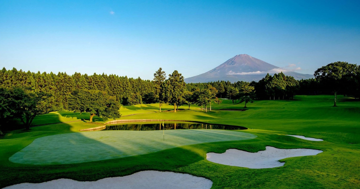 Golf course green with Mount Fuji in the background on a Tokyo and Fuji golf holiday