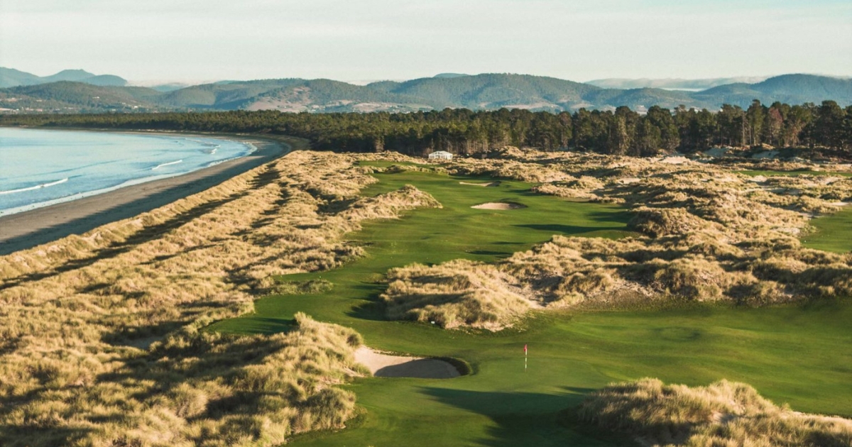 Coastal golf course in Tasmania with dune fairways and ocean views, for a Tasmania golf holiday